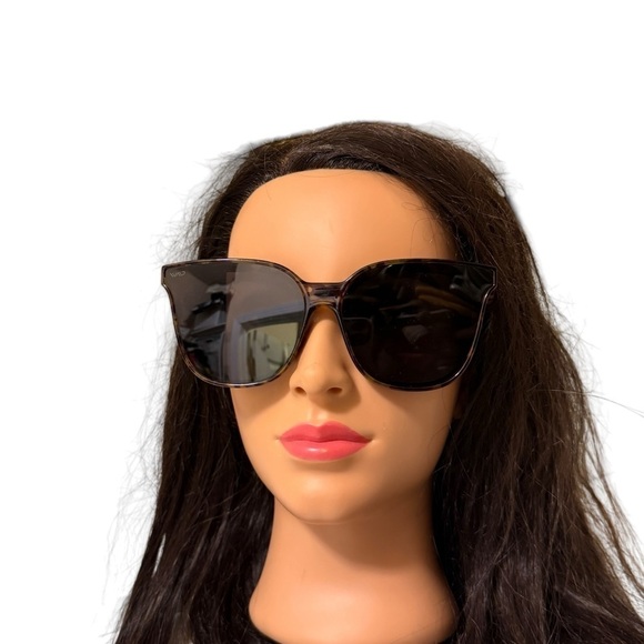 Two IVEARNE PRO sunglasses without any scratches brown and black chic and fun main image 5